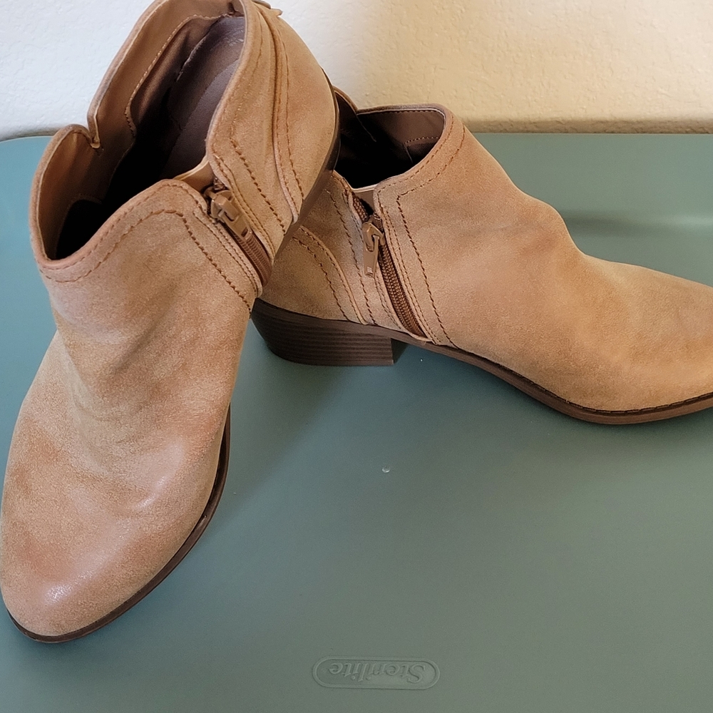 G By Guess Tan Side Zip Ankle Boots Size 8.5